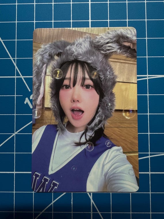 QWER Magenta Official Photocard Collection - Etsy