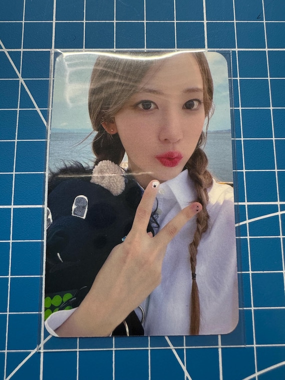 LE SSERAFIM Sakura Official Photocard Collection Lesserafim Izone