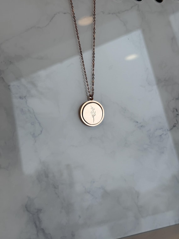Personalized Spinning Charm Necklace – Custom Engraved Pendant – Stainless Steel Rose Gold – Unique Jewelry Gift for Her