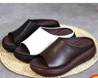 Step up your summer style with our chic Leather Platform Slippers! Comfortable and fashionable, perfect for sunny days.