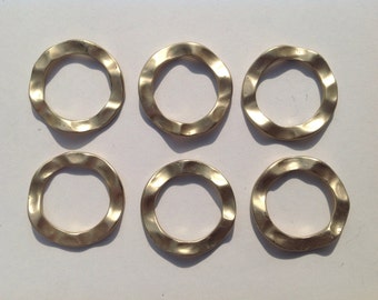 6 gold wavy circular links - no pre drilled holes