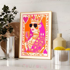 Karta do gry Queen of Hearts, Żywa sztuka Queen, Wydruk ścienny z kart do gry, Dziewczęca sztuka maksymalistyczna, Funky sztuka kart, Wystrój plakatu Preppy Queen