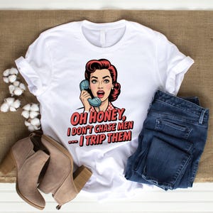 Rolig retro hemmafru PNG-paket | 40 sarkastiska vintage clipart-designer för sublimering | Kommersiell t-shirtdesign digital nedladdning bild 10