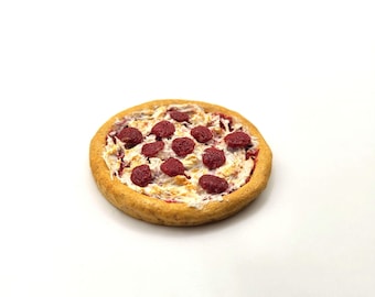 Mini Pepperoni Pizza, Dollhouse Miniature Faux Food, Tiny Italian Pizzeria Restaurant Prop with Clay Mozzarella Cheese and Meat, 1:6 or 1/12