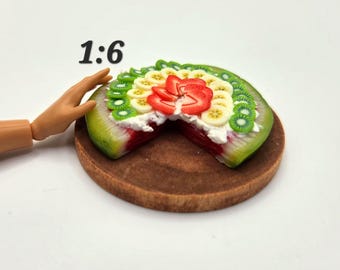 1:6 Watermelon Pizza, Miniature Summer Picnic For Dolls, BBQ Pool Party Food, Realistic Clay Dessert Trinket with Fake Fruit, Diorama Prop