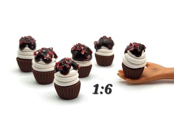 1:6 Peppermint Cupcake, 1 Piece, Miniature Chocolate Desserts For Dollhouses, Holiday Diorama Fake Food, Winter Minis For 12 Inch Doll