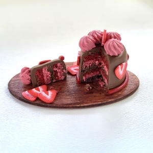 Chocolate Strawberry Mini Cake, Slice of Faux Cake 112, Miniature Doll Strawberries 1:12 Desserts, Diorama Food, Mini Bakery Display Items