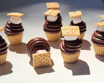 S'more Cupcake, Miniature Dolls House Sweets, Mini Confections, Fashion Doll Pastry, Miniature Smores, Faux Marshmallow, 1/6 Doll Food Minis