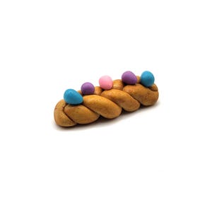 Braided Easter Bread with Mini Faux Eggs, 1/6 Spring Holiday Dollhouse Accessory, Realistic Fake Bakery Pastry, Doll Sized Festive Food