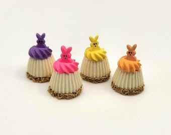 Easter Cheesecakes With Bunny Marshmallows, 4 Pack Mini Bite-Sized Desserts, Spring Bakery Sweets, Fake Bake Realistic Tiny Holiday Pastry