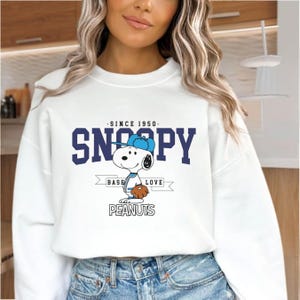 Retro “Baseball Love” Sweatshirt – Funny Unisex Crewneck | Cozy 90s Cartoon-Inspired Gift for Baseball Fans | Vintage Style Pullover