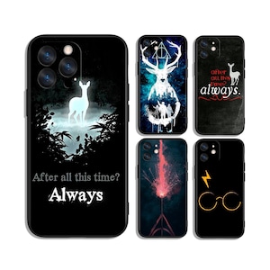 Könnte beinhalten: Schwarze Handyhüllen mit verschiedenen Designs. Eine zeigt einen weißen Hirsch mit dem Text "After all this time? Always." Andere Hüllen zeigen einen Hirsch, einen Zauberstab und eine Brille mit Blitz.