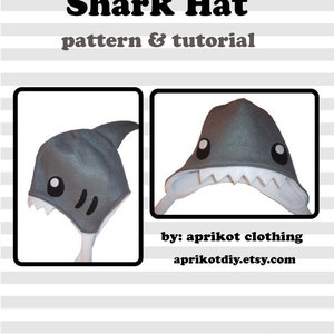 Może przedstawiać: Szara filcowa czapka w kształcie rekina z białymi zębami i czarnymi oczami. Czapka jest pokazana w dw&oacute;ch widokach. Tekst "Shark Hat" i "pattern & tutorial" znajduje się w g&oacute;rnej części obrazu. Tekst "by: aprikot clothing aprikotdiy.etsy.com" znajduje się w dolnej części obrazu. Tekst "Difficulty:  <<<<<" znajduje się w dolnej części obrazu.