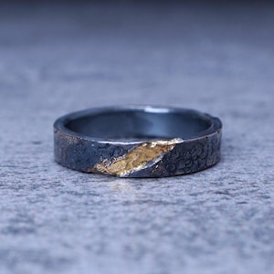 Kintsugi Band Ring | A unique ring that blends the ancient Japanese art of Kintsugi with contemporary jewelry design | Gift for Him/Her