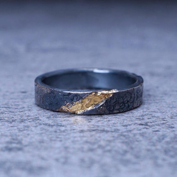 Kintsugi Band Ring | A unique ring that blends the ancient Japanese art of Kintsugi with contemporary jewelry design | Gift for Him/Her