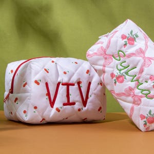 Gestickte Blumen Make-up Tasche, personalisierte Kirschkosmetiktasche, Benutzerdefinierte Monogramm Make-up Tasche, Kosmetik Aufbewahrungstasche, Hochzeit Brautjungfer Tasche