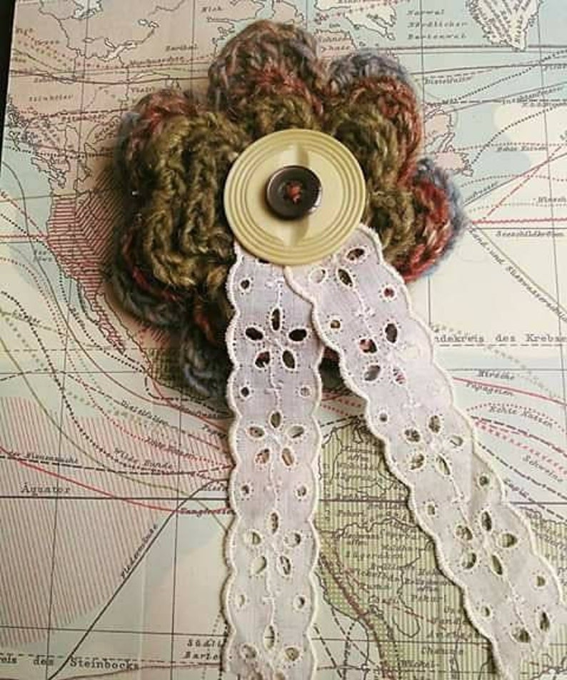 Sweetheart Gift Vintage Flower Brooch Pin with Buttons and Lace