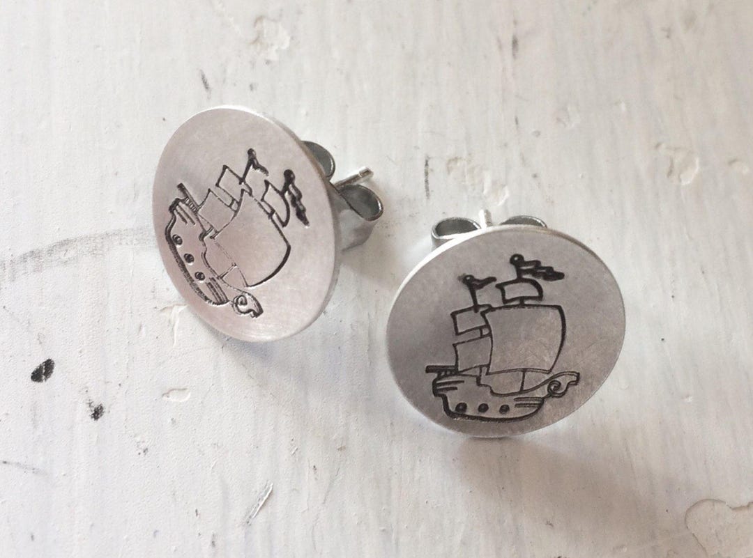 Pirate Flag Stud main image 1