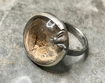 Glass Set Wasp Nest Ring 8