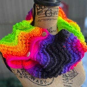 Nordlichter Fächer mit Feder und passender Holzknöpfen