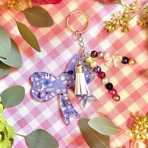 Llavero acrílico inspirado en las Eras: Showgirl, Speak Now, Rojo, Adorno para bolso Swifties imagen 1
