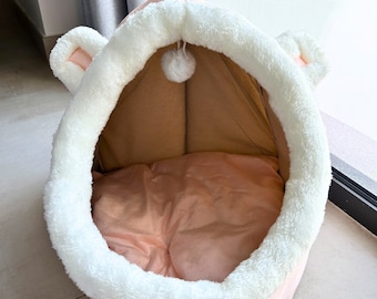 Kattenbedden voor binnenkatten, halfgesloten kittengrot met pluchen bal, comfortabele overdekte kittengrot, zelfverwarmend gezellig bed