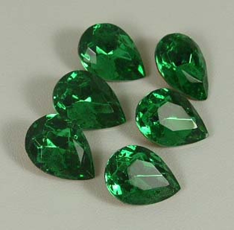 Vintage Emerald Teardrop Foiled Stones 18 x 13mm