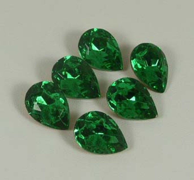 Vintage Emerald Teardrop Foiled Stones 18 x 13mm