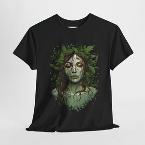 Camiseta de mujer con ramas al estilo de Cristina, camiseta de inspiración nativa americana, camiseta de dibujos animados de flora y fauna, top con estampado atmosférico de Lith, verde índigo,