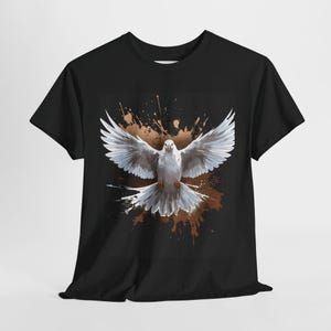 T-shirt con schizzo di colomba della pace, maglietta unisex, design con ali di uccello bianco, matita rovinata, carta strappata, arte vettoriale, top casual, maglietta grafica, ecologica