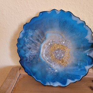 Geode, wall decoration, picture made of epoxy resin, round with wavy edge, beach and sea, shells, gift, table decoration, birthday, party