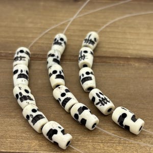 50pc Carved Bone Skull Beads, Batik Bone Beads, Black and White Bone Beads, Skull Beads, Skeleton Beads, Mala Bone Beads, Buffalo Bone Beads