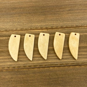 5pc 46mm Carved Bone Pieces, Claw Shaped Bone, Buffalo Bone, Bone Beads, Talon, Tusk, Tea Dyed Bone Beads, Antiqued Bone Beads, Tribal Beads