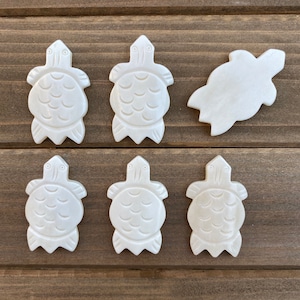 5pc 43mm Sea Turtle Charms, Carved Bone Sea Turtle Beads, Buffalo Bone, Turtle Charms, Natural Bone Beads, Turtle Pendants, Bulk Bone Beads