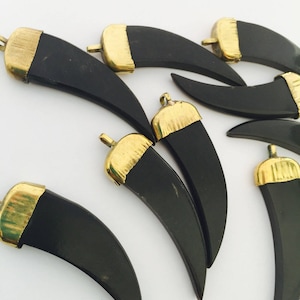 20 colgantes de colmillo de cuerno negro, cuerno de 45 mm a 50 mm, cuerno, dijes de cuerno negro, cuerno tallado, colgante de colmillo, cuerno de animal, cuerno para hacer joyas TAL CUAL