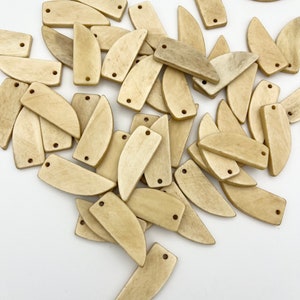 20pc Bone Tusk Pendant, 46mm, Tea Dyed Natural Horn Pendant, Carved Pendant, Claw Pendant, Jewelry Tusks, Large Tusk Charms, Bone Tusk