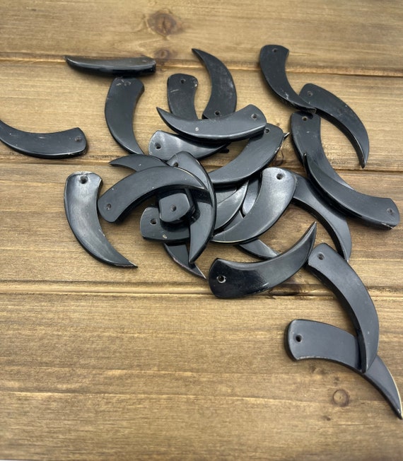 5pc 50mm Carved Horn, Curvy Black Tusk Pendant, Curved Tusk Pendant, Horn Pendant, Black Horn Charm, Tusk Shaped Beads, Tusk Charms