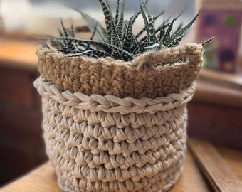 Small/medium Crochet Basket, Storage Basket, Home Décor, gift, home, storage, mum, girl, boy, Recycled tshirt yarn, Recycled jute string