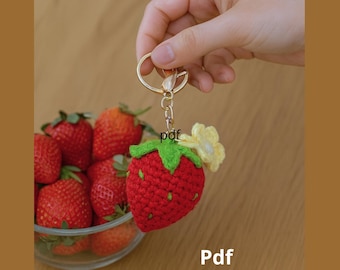 Patrón PDF para llavero de fresa a crochet, adorno para bolso amigurumi, proyecto fácil para principiantes.