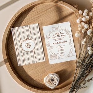 Redigerbar inbjudan till babyshowerfesten "Bullen är i ugnen", Canva-inbjudan med nyckfull handritad kokettrosé, könsneutral babyströssel bild 9