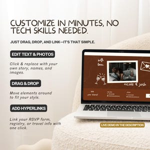 K&ouml;nnte beinhalten: Ein Laptop zeigt eine Hochzeitseinladungsvorlage mit braunem Hintergrund, einem Foto und den Namen "nicole & josh". Der Text auf dem Bildschirm lautet "In wenigen Minuten anpassen, keine technischen Kenntnisse erforderlich" und "Text & Fotos bearbeiten."