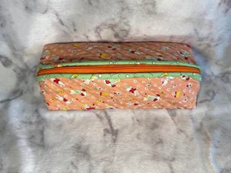 1930/'s Repro Peach and Green Quilted Long Rounded Top Zipper Pouch