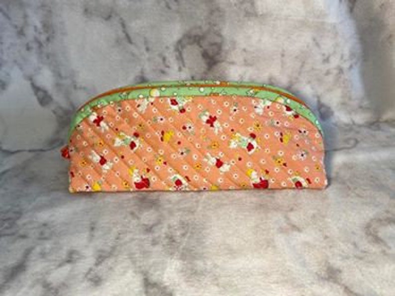 1930/'s Repro Peach and Green Quilted Long Rounded Top Zipper Pouch