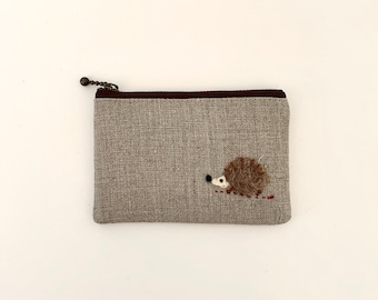 Mini zipper pouch  - Linen with a hedgehog applique