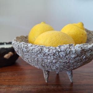 Ciotola rustica in cartapesta, realizzata a mano