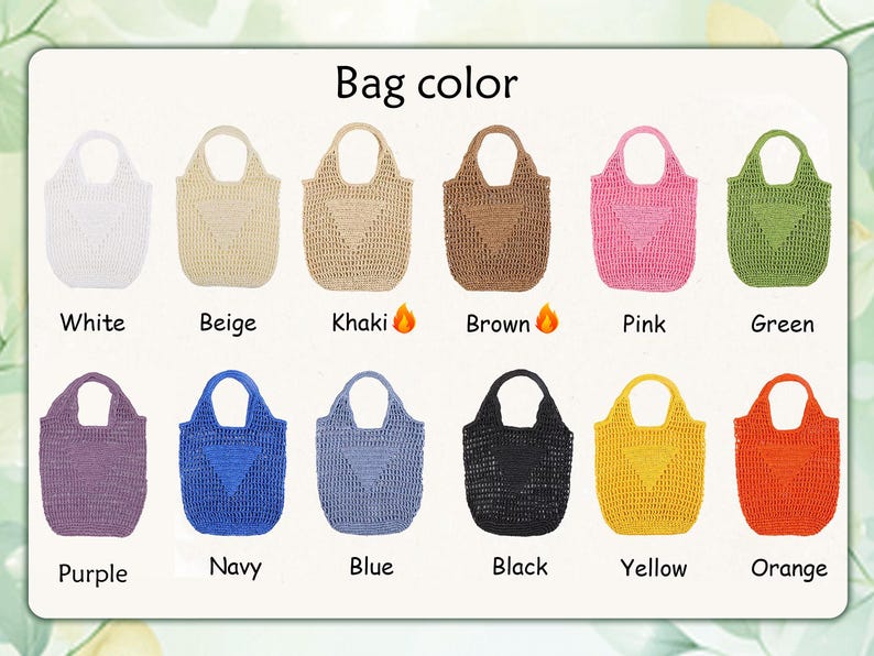 Puede incluir: Una exhibici&oacute;n de bolsos tote tejidos en varios colores, incluyendo blanco, beige, caqui, marr&oacute;n, rosa, verde, morado, azul marino, azul, negro, amarillo y naranja. Cada bolso tiene un dise&ntilde;o en forma de coraz&oacute;n.
