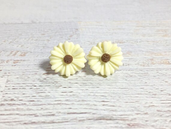 Beige Flower Earrings, Beige Daisy Stud Earrings, Flower Stud 