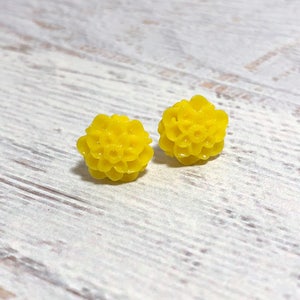 Small Little Bright Yellow Chrystanthemum Mum Flower Stud Earrings with Surgical Steel Posts SE18 image 3
