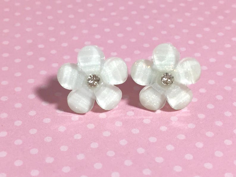 White Daisy Earrings, Rhinestone Flower Earrings, White Flower Earrings, Bridesmaid Wedding Jewelry, Resin Flower Earrings SE2 image 1