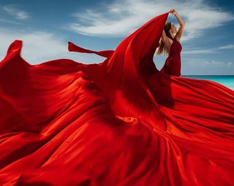 Abito lungo svolazzante per servizio fotografico, abito svolazzante asimmetrico, abito rosso con strascico lungo per servizio fotografico, abito fluido personalizzato, abito da spiaggia fluido